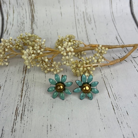 Vintage Blue Floral Screw Back Earrings - Picture 1 of 5